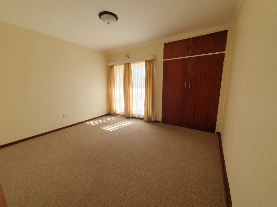 4 Bedroom Property for Sale in Flamingo Park Free State